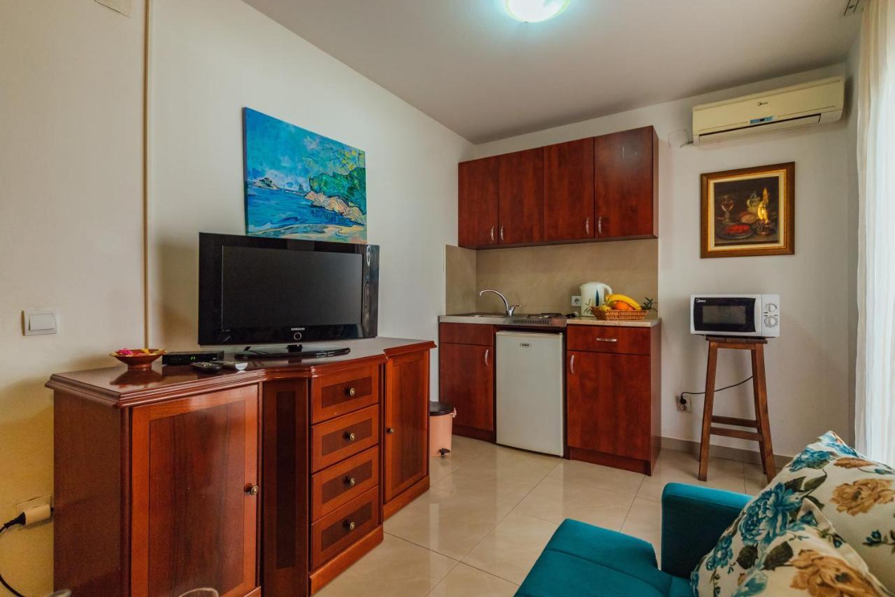 Apartments Andric Petrovac na moru Exterior foto